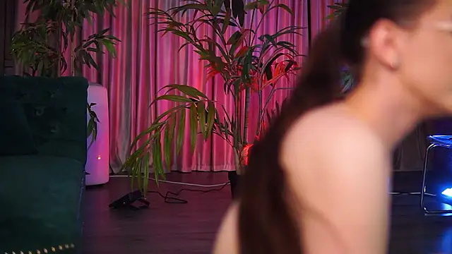 HotBustyBabeX live sex cam