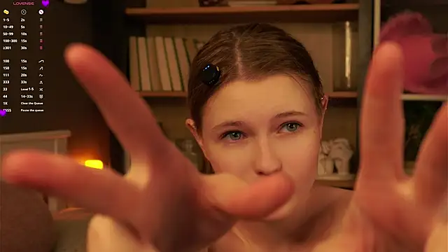 LynHillaire live sex cam