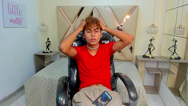 Anyelo_Twink live sex cam