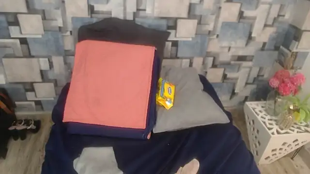 angel_dthroatt's cam snapshot