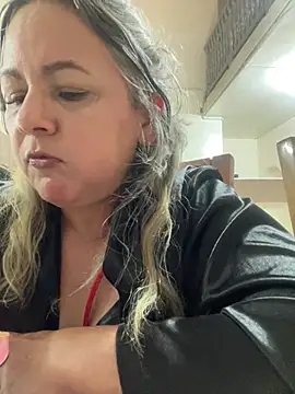 Lucy_Milf_474's cam snapshot