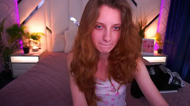 CuteeFoxy's cam snapshot