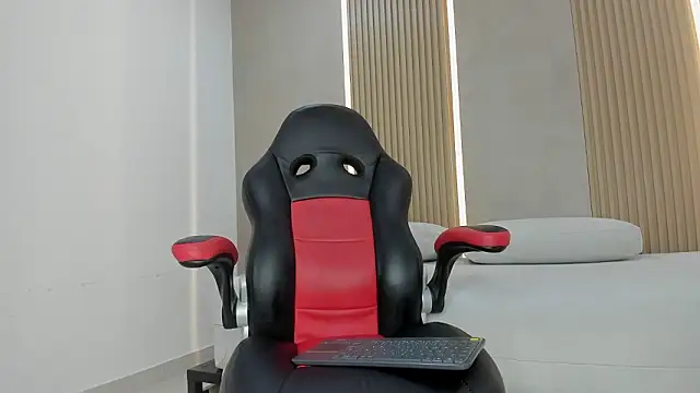 emily_kovac's cam snapshot