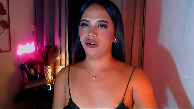 Lorainnelustts live sex cam