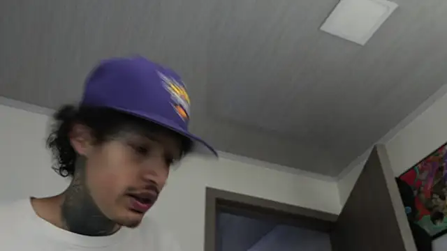 trieone live sex cam