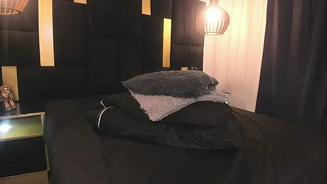 Lucio__Fox live sex cam