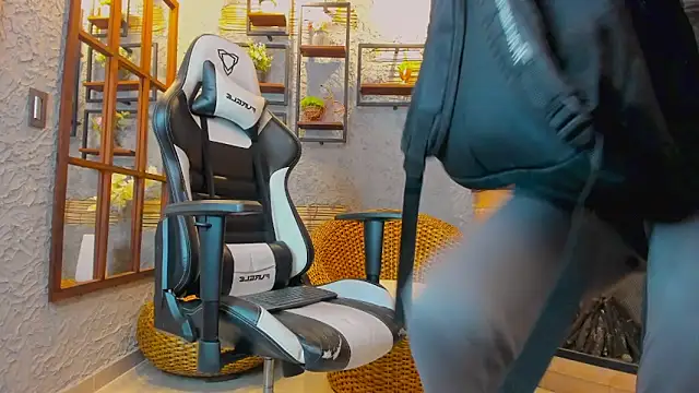 Amy_petitee's cam snapshot