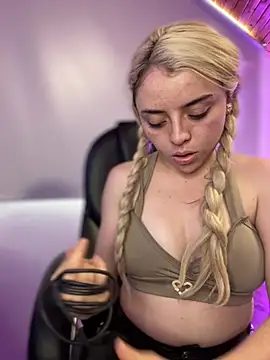 Mia_blondee_'s cam snapshot