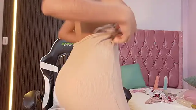 Scarlet_Vixen_'s cam snapshot