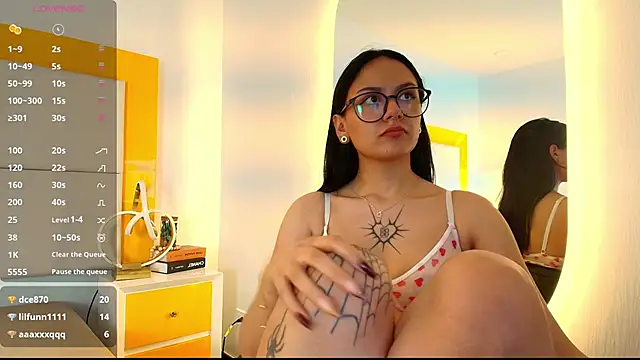 NiccolleHall's cam snapshot