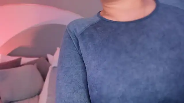 Nicolle_W's cam snapshot