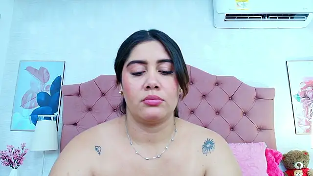 ThyaraJhons live sex cam
