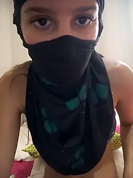 Fannyfoxfi live sex cam