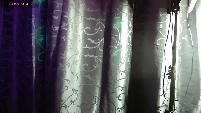 gisell_taylor18's cam snapshot