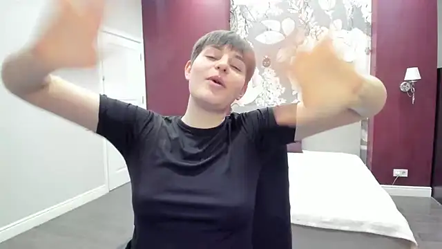 EmiliaYours live sex cam