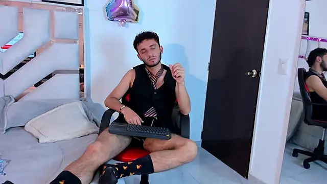 Curlystartt live sex cam