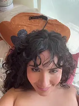 SugarTroubl33 live sex cam