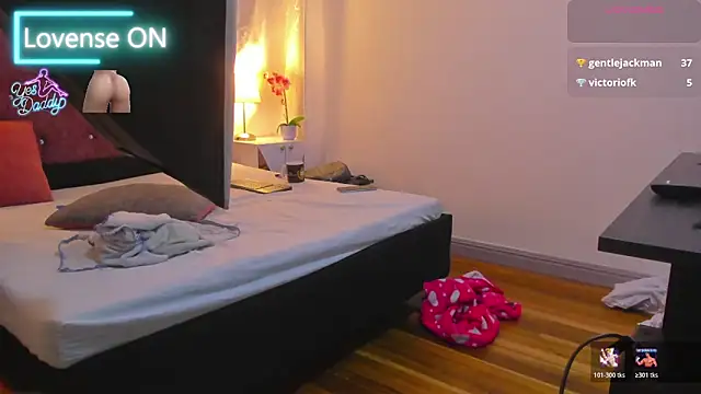 CristalSofiaHOT live sex cam