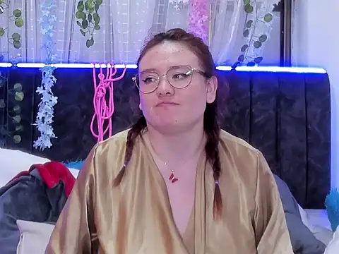 AliaMiller_'s cam snapshot