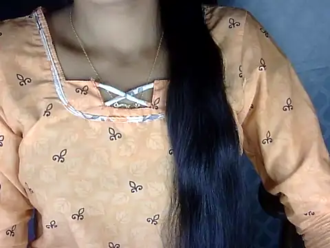 Khushi_v's cam snapshot