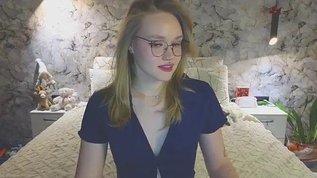 Aurora_Golden1's cam snapshot