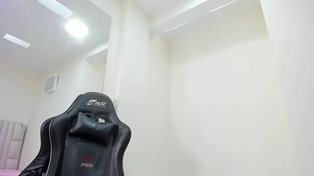 emily__mcqueen's cam snapshot