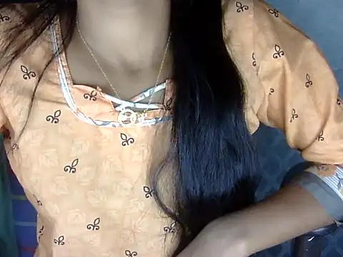 Khushi_v's cam snapshot