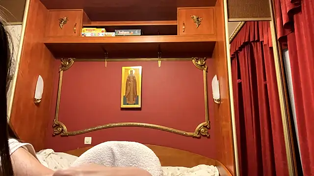 LauraMystiq live sex cam