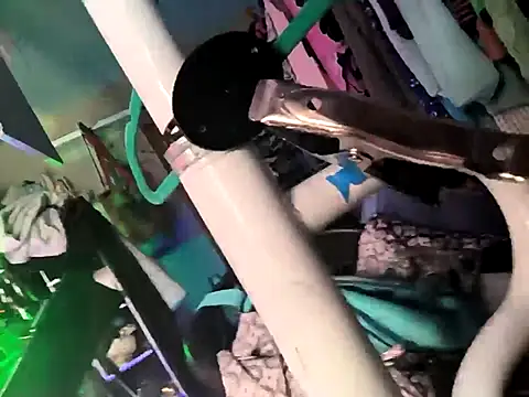 gurlnips live sex cam