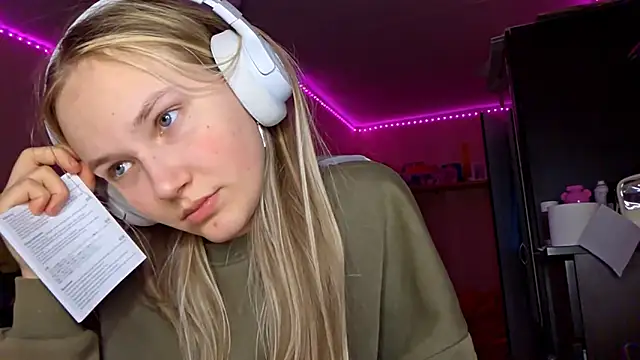 KarinRobertson's cam snapshot