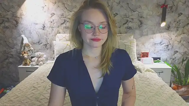 Aurora_Golden1's cam snapshot