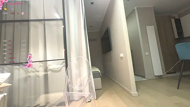 avroramey's cam snapshot