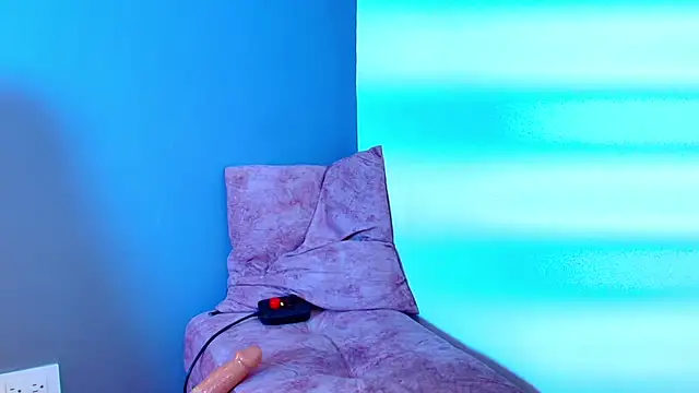 brunette_candyy_'s cam snapshot