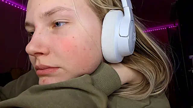 KarinRobertson's cam snapshot