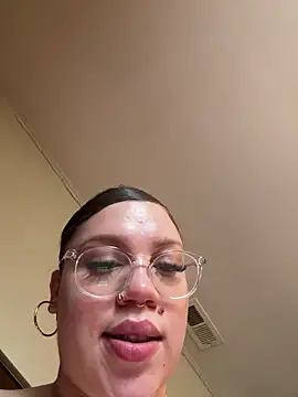 QueenNuttCollector live sex cam