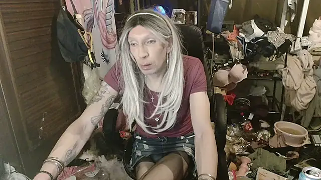 Ombeline1 live sex cam