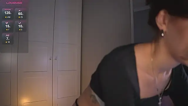 -JuicyMolly-'s cam snapshot