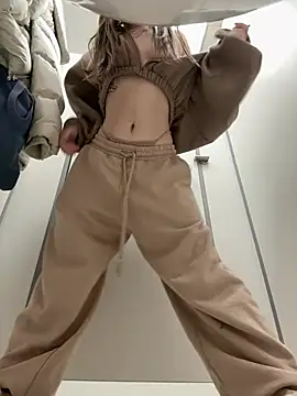 FroggyAnna live sex cam