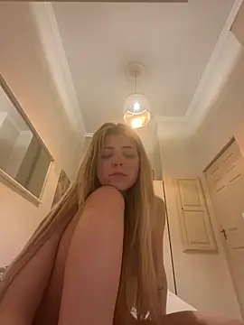 MelliMoon live sex cam