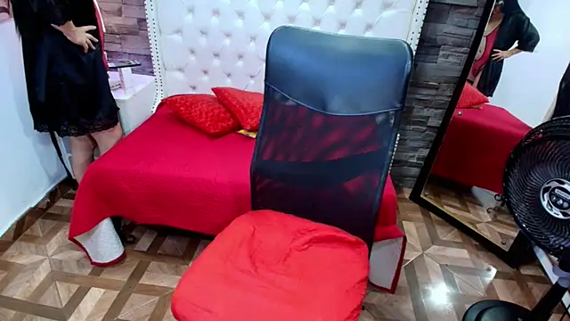 TRINY_TS live sex cam