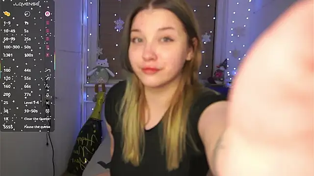 CuteSharloti's cam snapshot