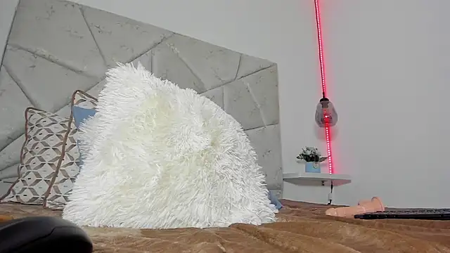 Alejandraa_Ruiz10's cam snapshot