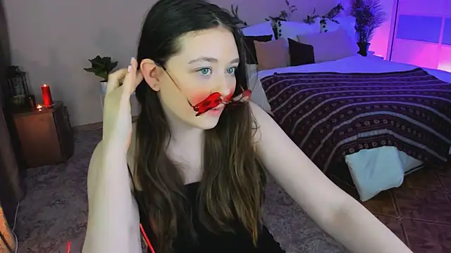 AlluringLookk's cam snapshot