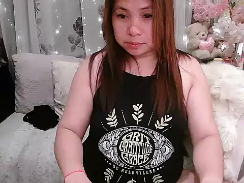 OhmyPinay's cam snapshot