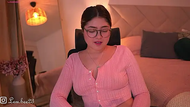 Lau_Bee live sex cam