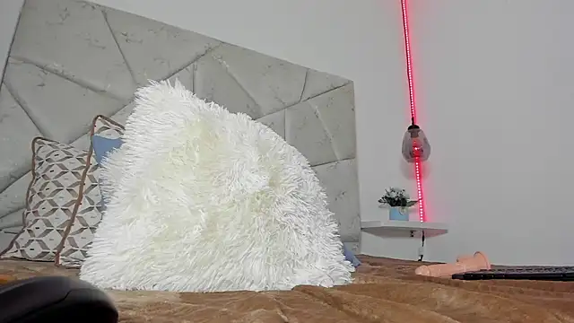 Alejandraa_Ruiz10's cam snapshot