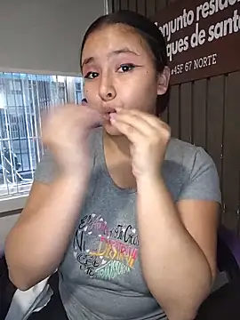 Cute_Penelope live sex cam