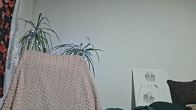 Cyndee_Winter's cam snapshot