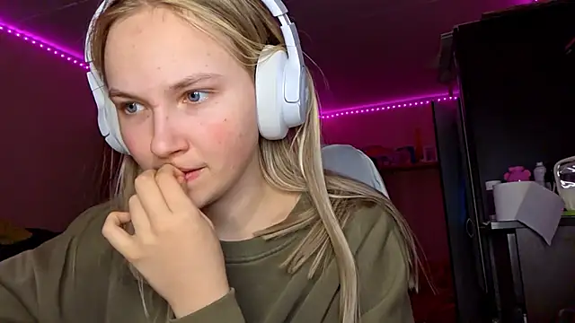 KarinRobertson live sex cam