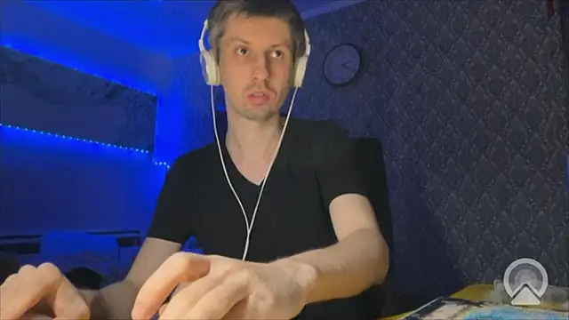 Aki-Laky live sex cam